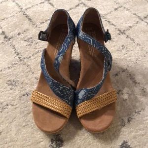 New Toms wedges